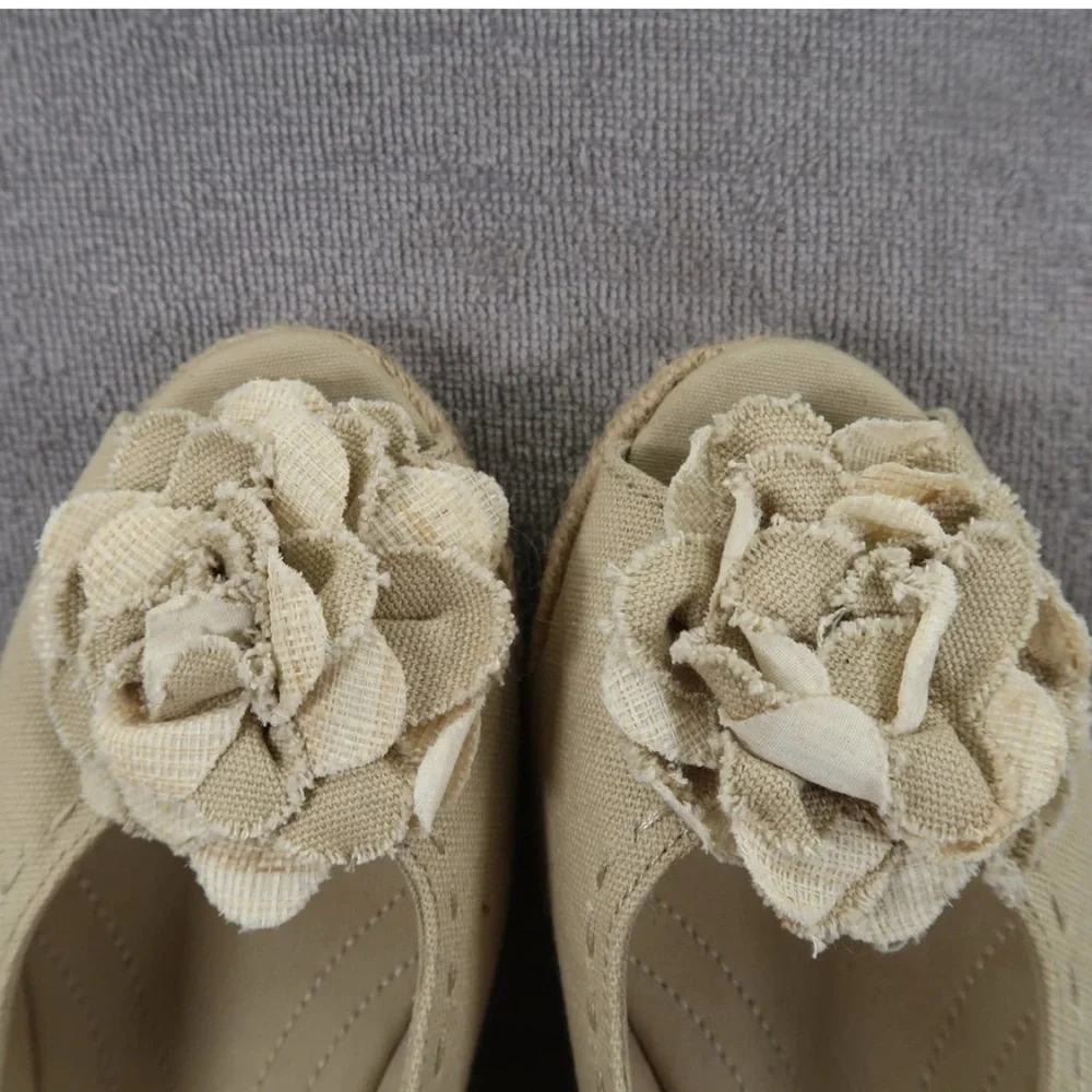 Natralizer. Tan Espadrilles with Floral Detail
